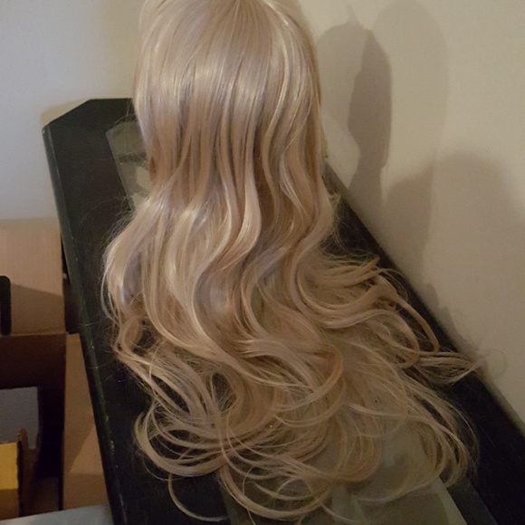 NWOT!! Synthetic Golden Long Wig - Picture 2 of 2
